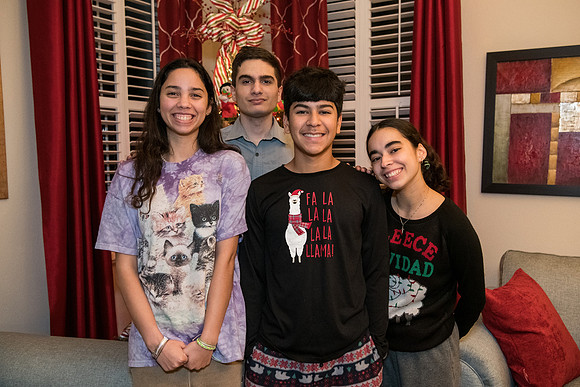 Rosa Lugo Fam Christmas 2022 0004