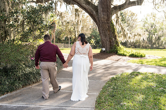 Leu-Gardens-Engagement-Session-Lumarie-and-Emanuel 10002