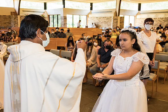 st-francis-first-communion-2021-1130am 1072