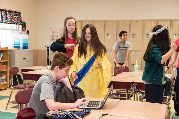 holy-family-catholic-school-christmas-tableau-class-2020 1002