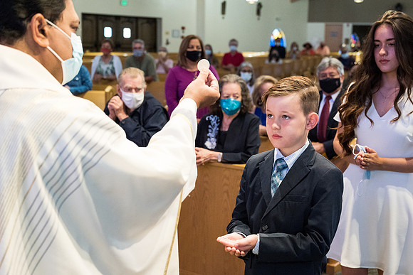 holy-family-first-communion-may-8 1010