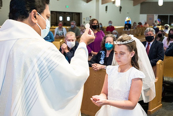 holy-family-first-communion-may-8 1004