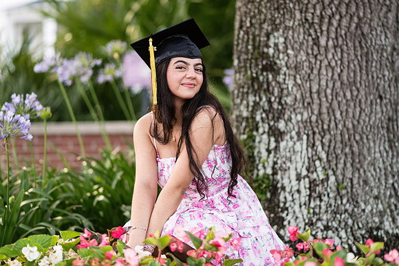 Sarah and Cherise Grad Photos 2024 0009