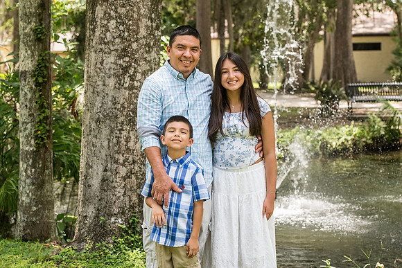 Jill and Fermin Family 2025 0073